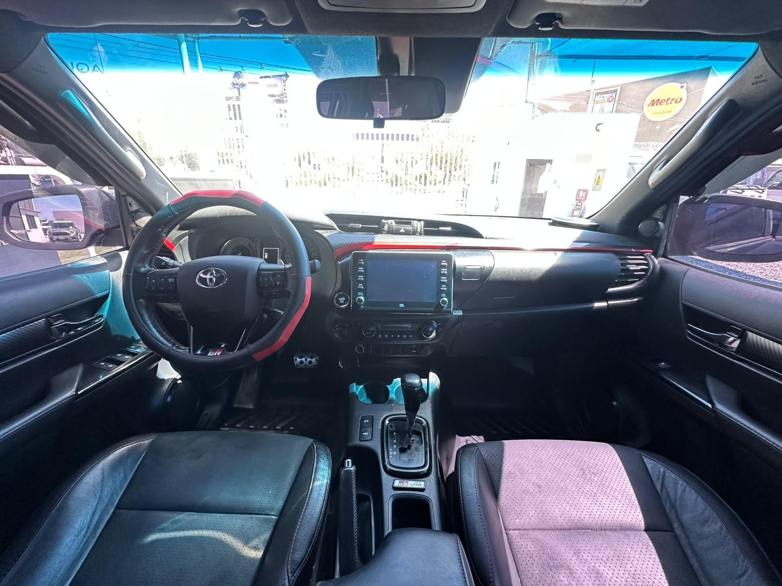 Toyota Hilux - foto 12