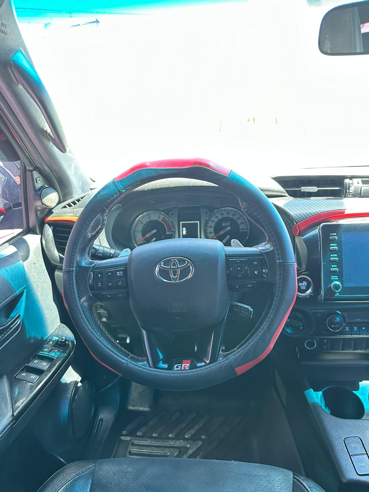 Toyota Hilux - foto 13