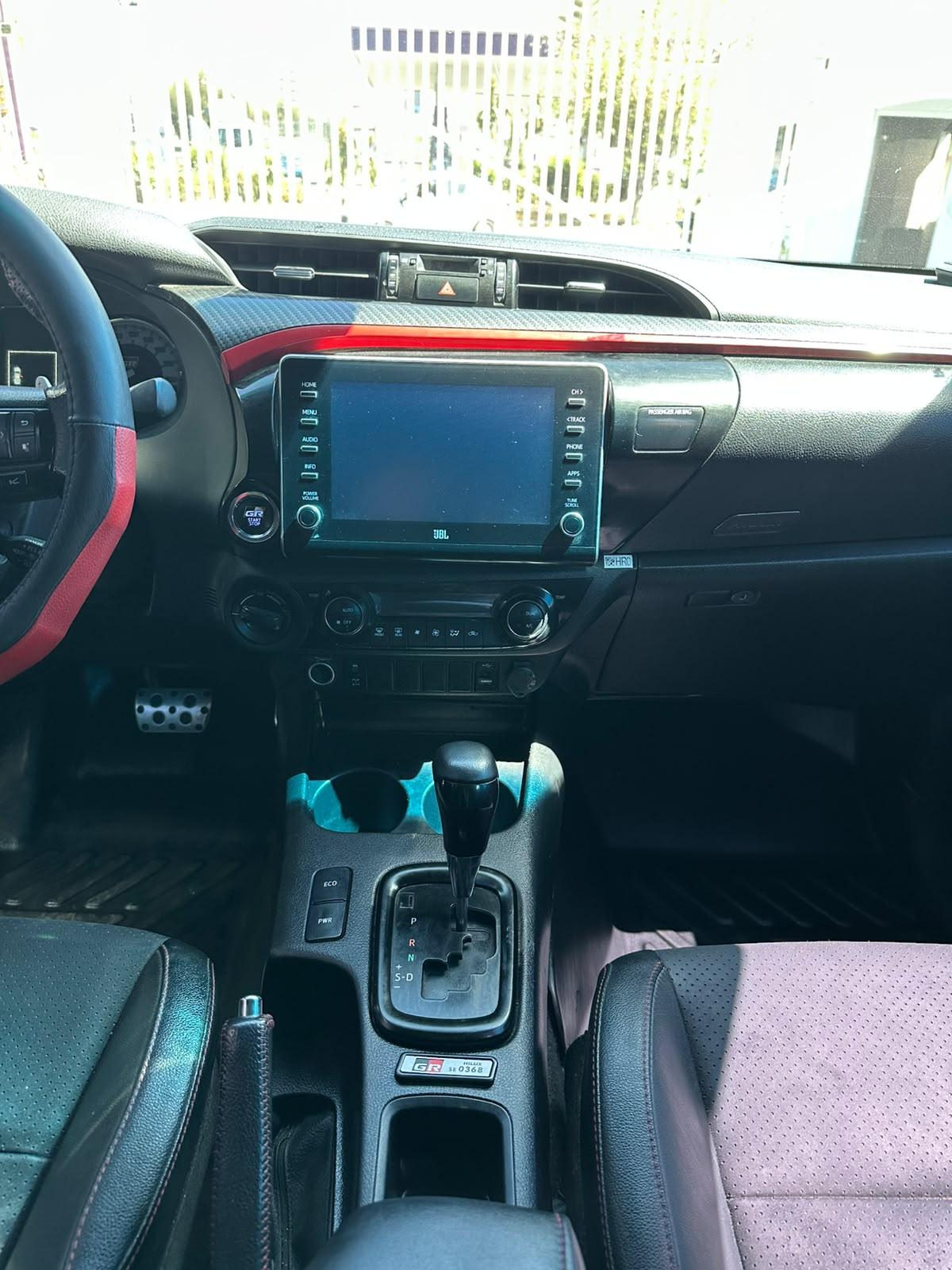 Toyota Hilux - foto 14