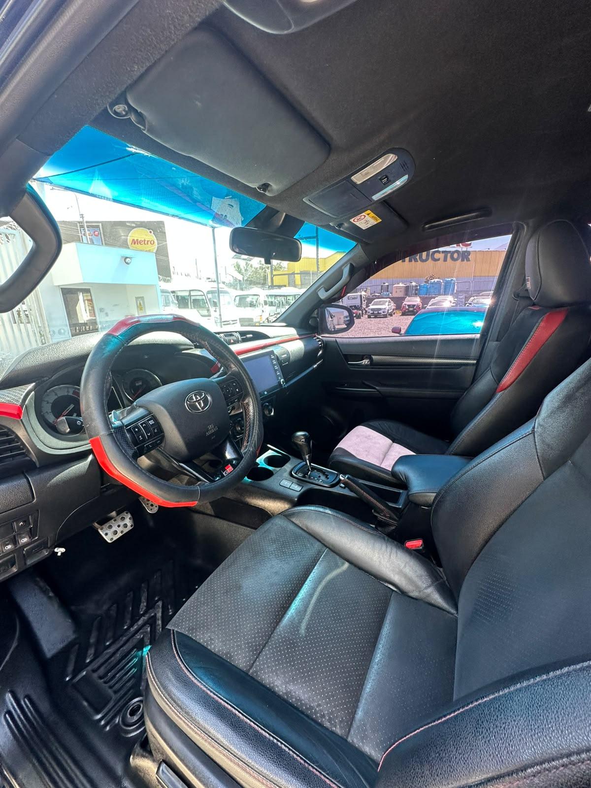 Toyota Hilux - foto 15