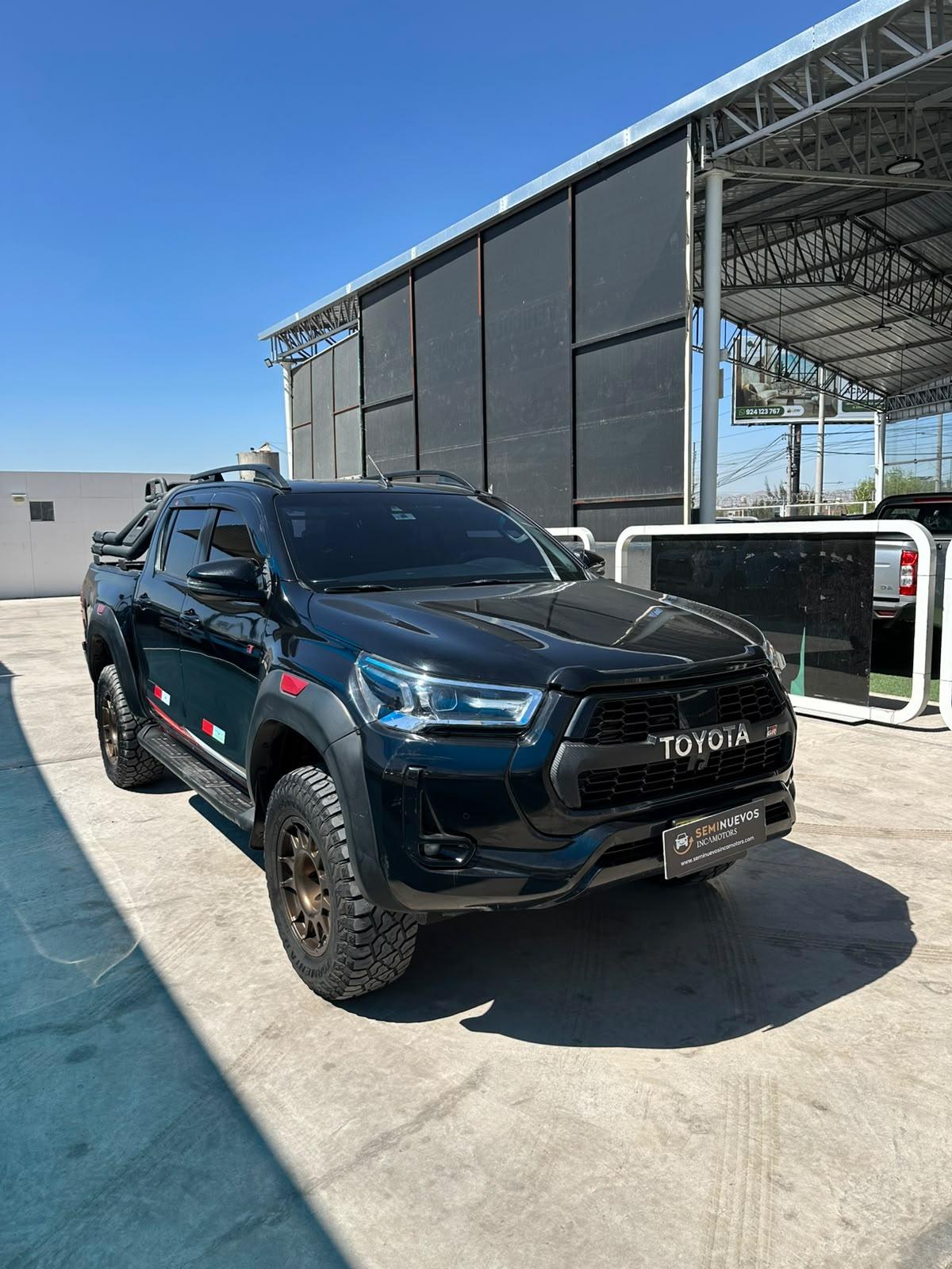 Toyota Hilux - foto 1